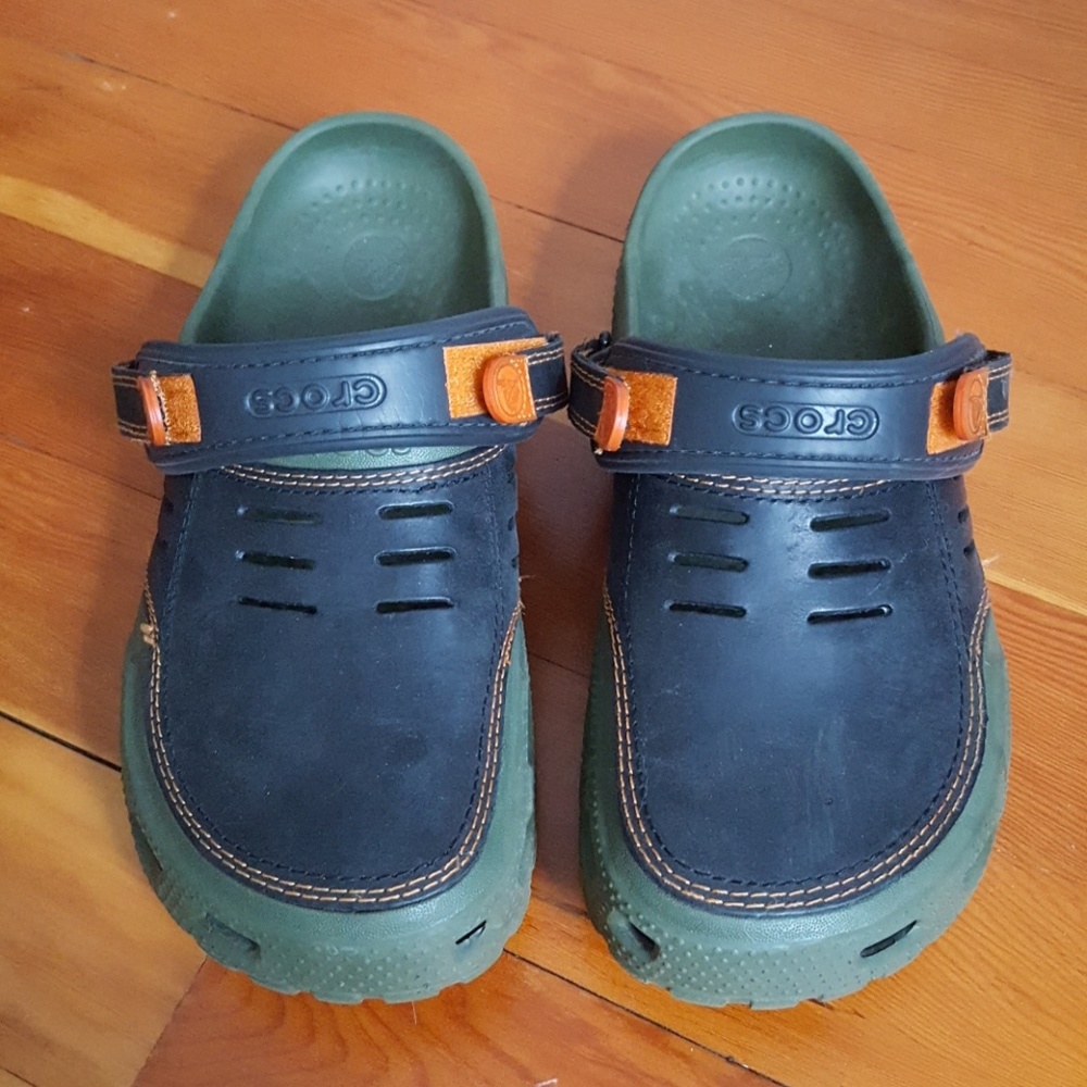Men's 10 army green crocs